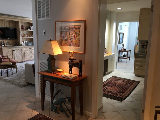 Entry - 800 25th St NW