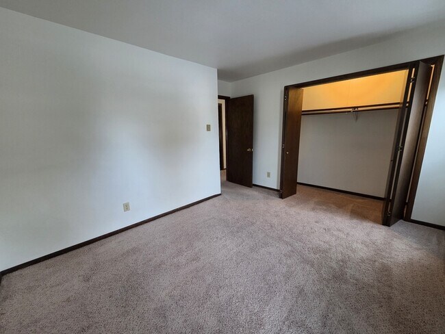 Foto del edificio - 927 Louise St