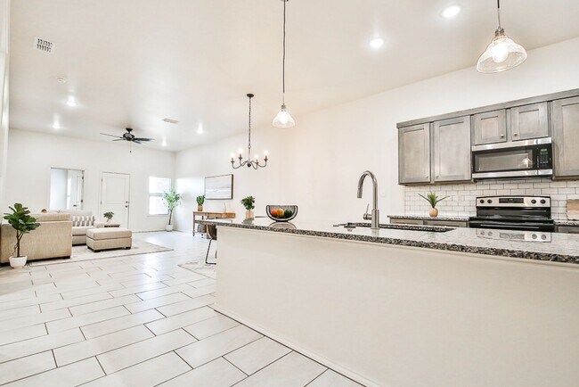 Foto del edificio - $500 Off First Month’s Rent – Sign by Sept...