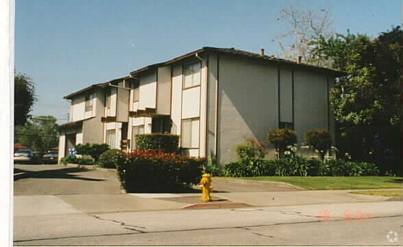 Building Photo - 577 Penitencia St