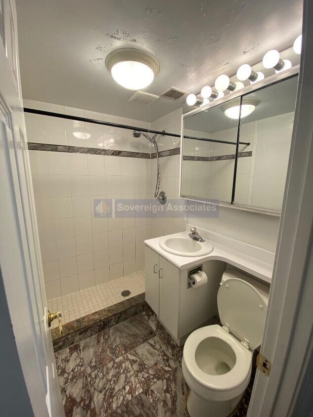 Foto del edificio - 525 West 49th Street