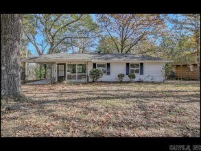 Building Photo - 3 N Meadowcliff Cir