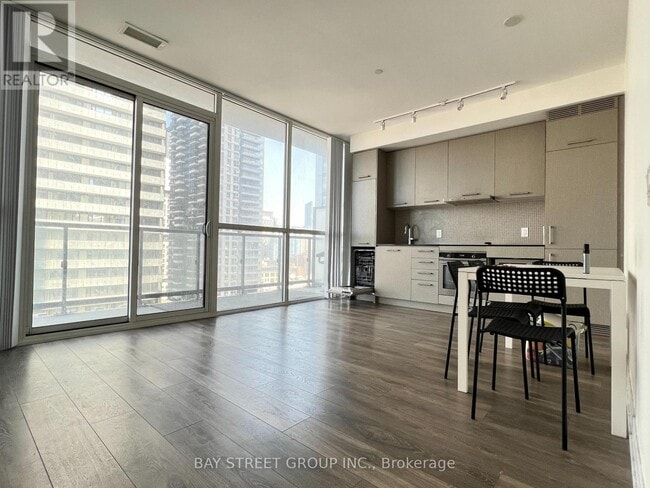 Building Photo - 87 Peter St