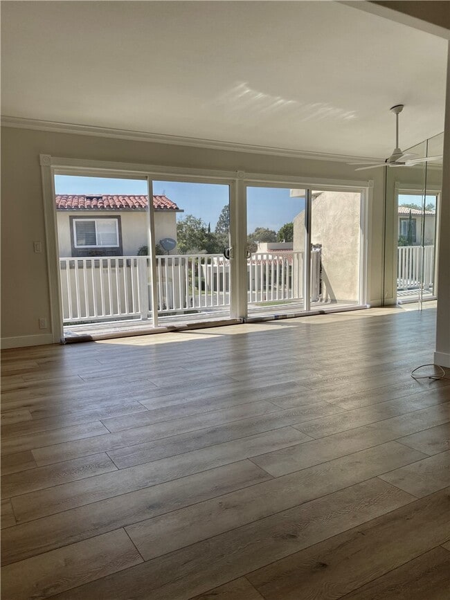 Building Photo - 2323 Eastbluff Dr