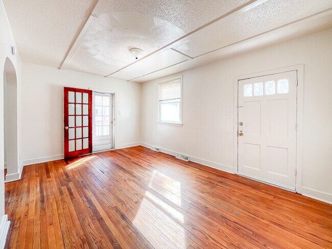 Building Photo - 1113 Evergreen Ave