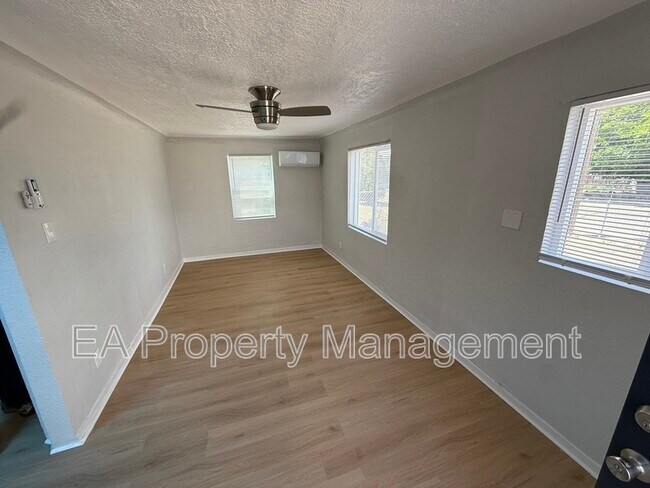 Foto del edificio - 706 La Poblana Rd NW