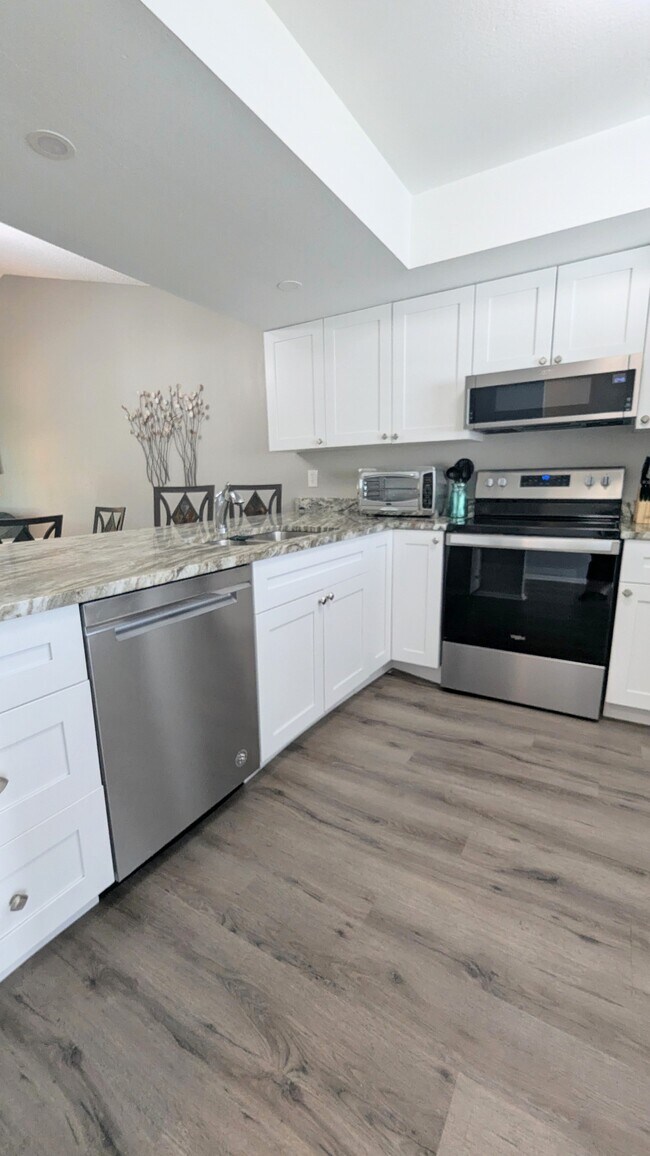 Foto del edificio - 6296 Sugar Bush Ln