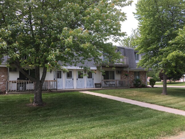 Front of building - 303 Humar St