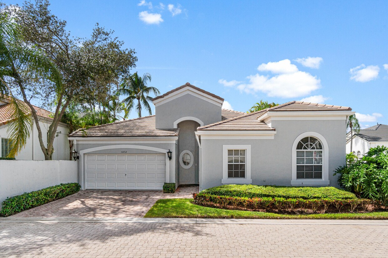 Foto principal - 4252 NW 66th Ln