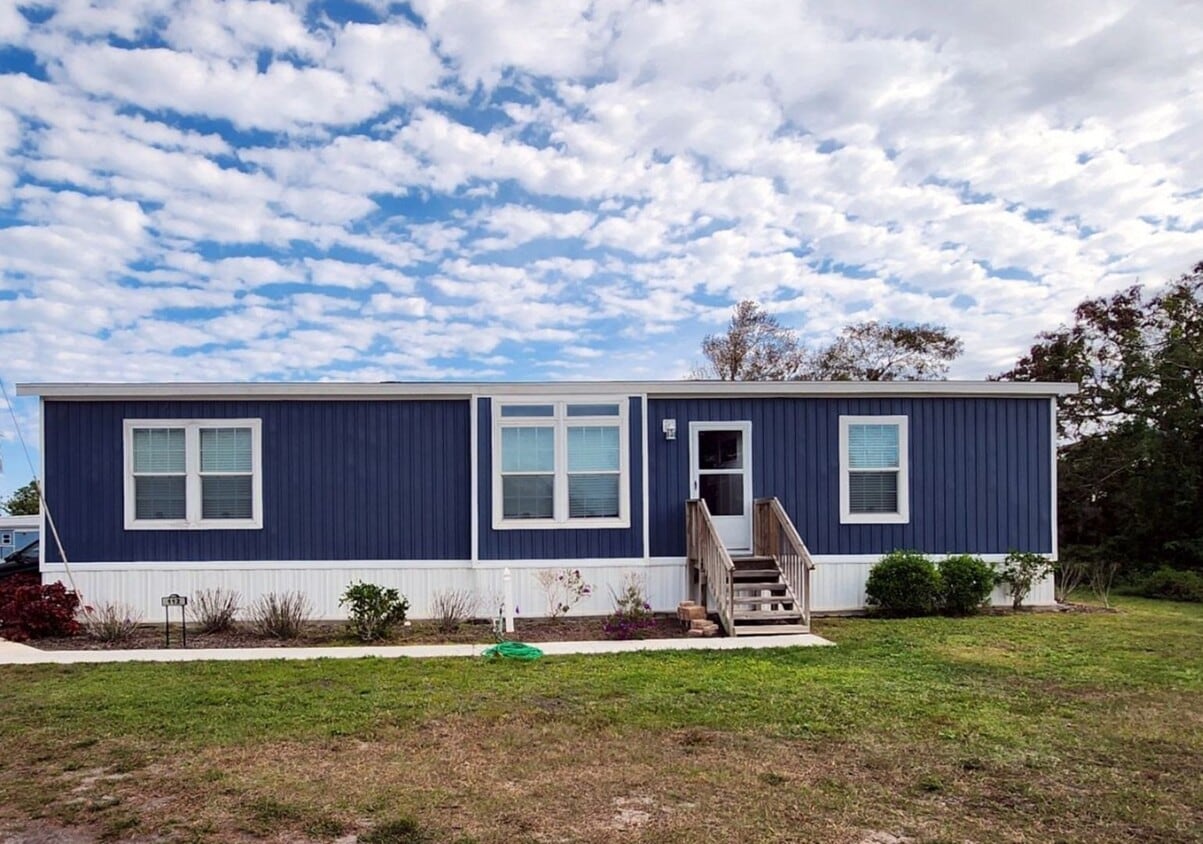 Primary Photo - Spacious 3 Bed, 2 Bath Manufactured Home f...