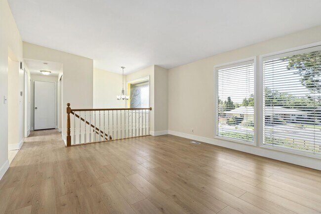 Building Photo - 7841 Da Vinci Dr