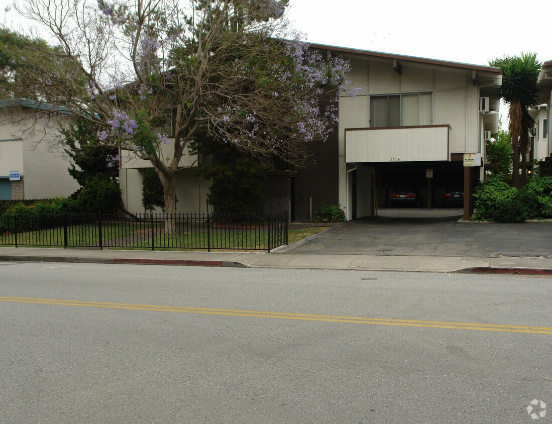 Building Photo - 3756 Poinciana Dr