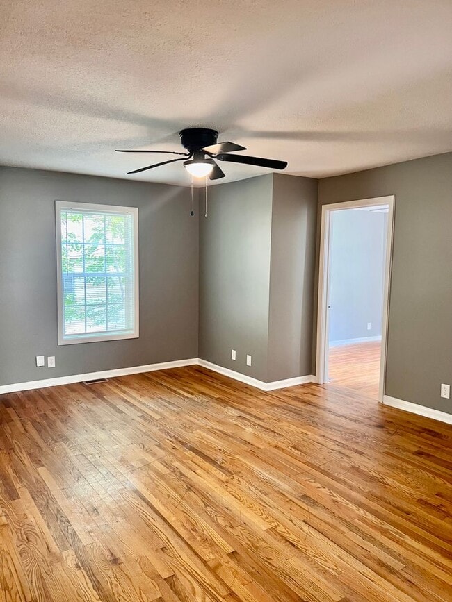Foto del edificio - AVAILABLE AUGUST 14! 3 Bedroom Home Near Madison Street