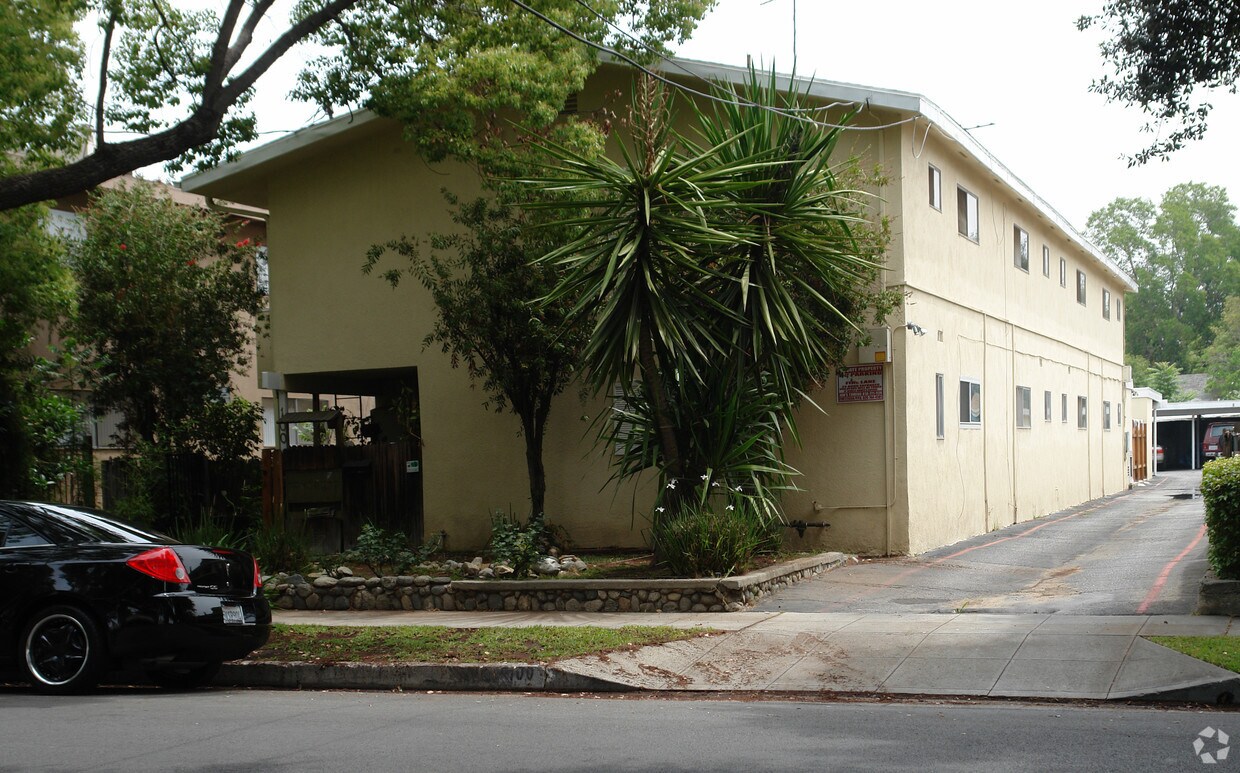Foto principal - 100 N Grand Oaks Ave