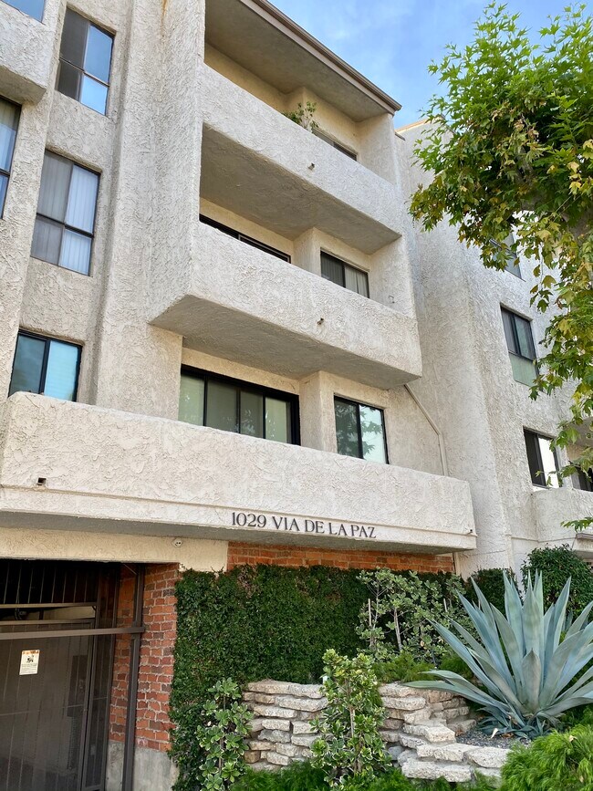 Foto del edificio - 1029 Vía De La Paz