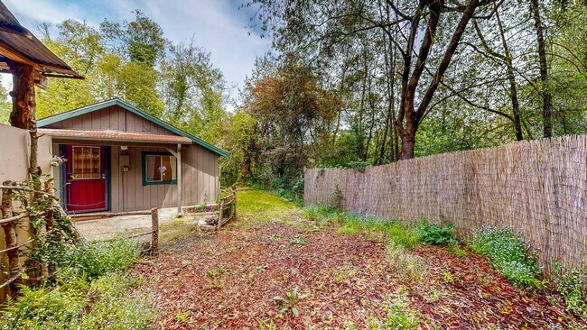 Foto del edificio - Adorable West County One Bedroom Cottage