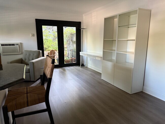 Foto del edificio - 392 S Main St