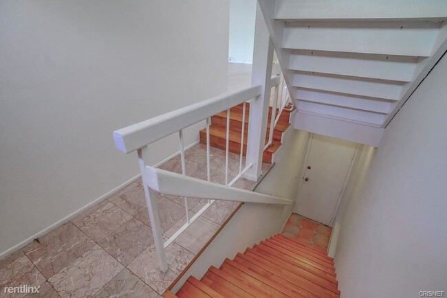 Foto del edificio - 3 br, 3 bath Condo - 5257 Coldwater Canyon...