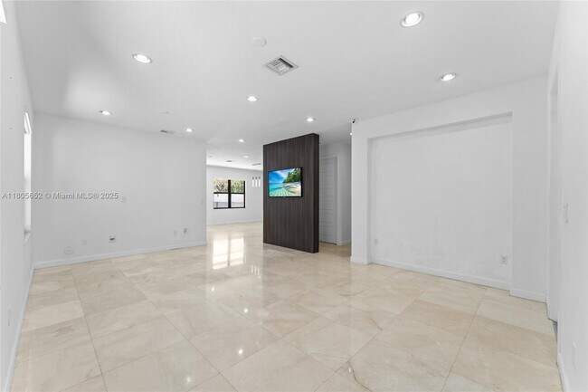 Foto del edificio - 870 NE 191st St