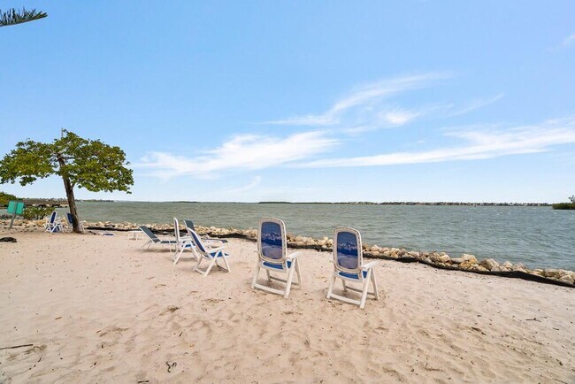 Foto del edificio - 5626 SE Schooner Oaks Way