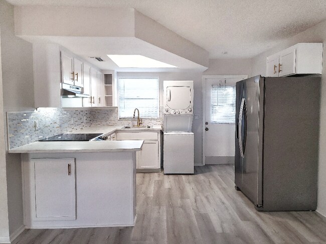 Foto del edificio - 446 77th Ave N