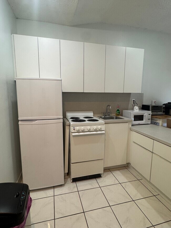 Building Photo - 5501 SW 89th Ave