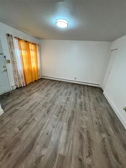 Foto del edificio - 122 Woodland Ave
