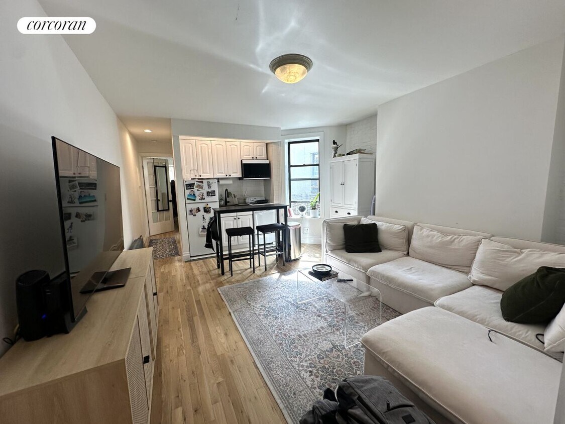 Foto principal - 324 W 47th St