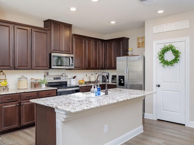 Building Photo - 213 Schneider, Austin, TX 78728