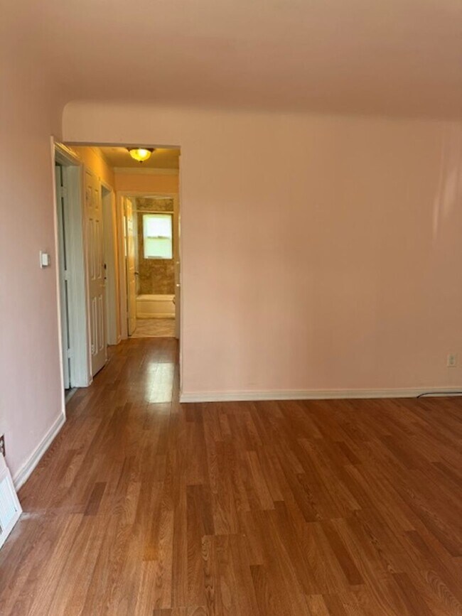 Building Photo - 5150 Outer Dr E