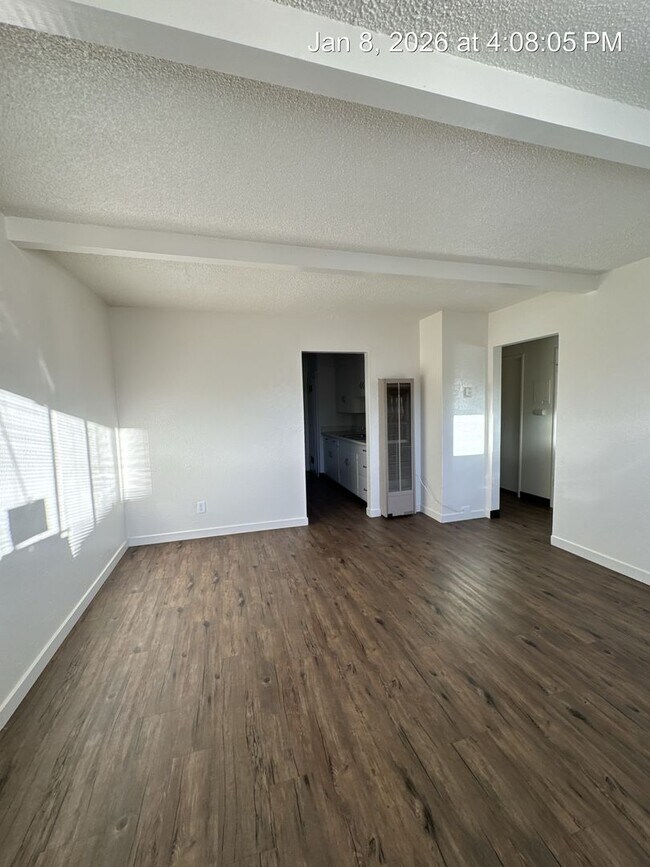 Building Photo - 3236