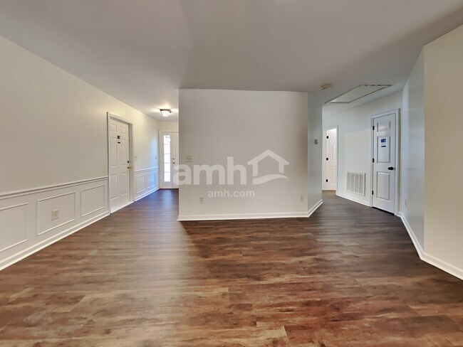 Foto del edificio - 6258 Dumont Lane