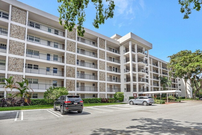 Foto del edificio - 2751 N Palm Aire Dr