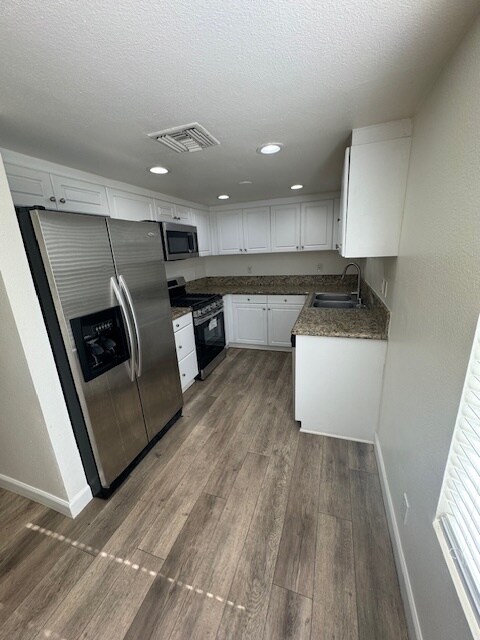 Building Photo - 5009 Woodman Ave