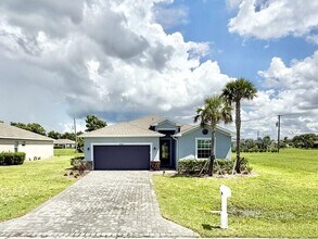 Building Photo - 16304 Quesa Dr