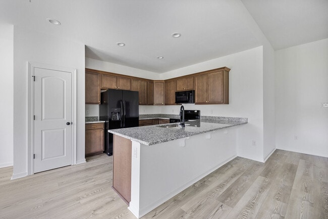 Building Photo - 41375 Rosewood Ln