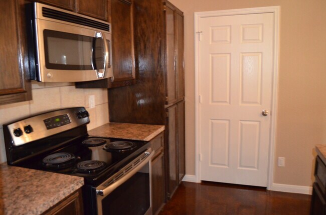 Building Photo - 1607Pontotoc