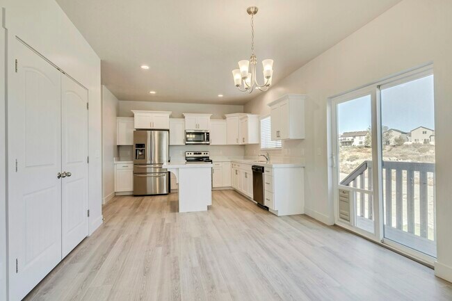 Foto del edificio - 4448 Silver Moon Drive