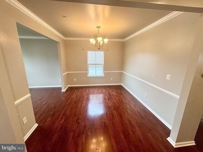 Foto del edificio - 537 Potomac Rd