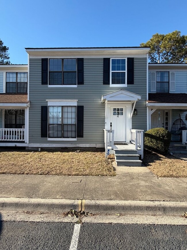 Building Photo - 912 Pineland Ave