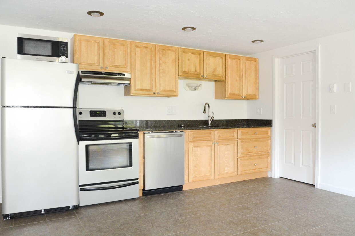 152 Main St Unit 12, Sturbridge, MA 01566 Apartments in Sturbridge