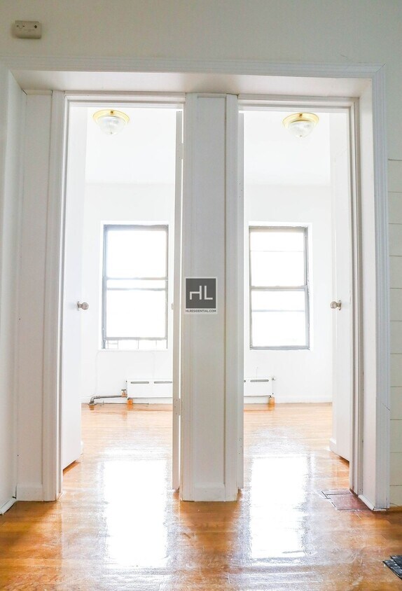 Foto del edificio - Modern 3BR in the Heart of the East Village – In-Unit W/D & Dishwasher!