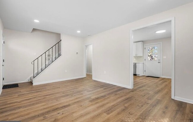 Building Photo - 820 Templecliff Rd