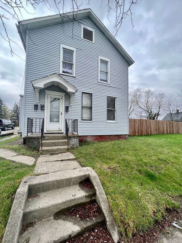 Foto principal - 2422 New Haven Ave