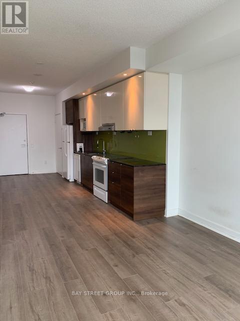 Photo du bâtiment - 121 McMahon Dr