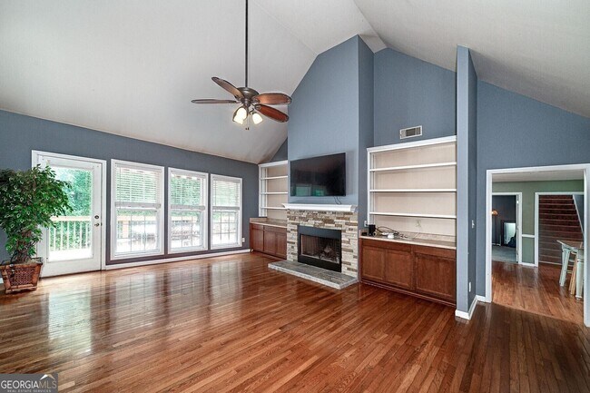 Building Photo - 460 Holly Hills Ln