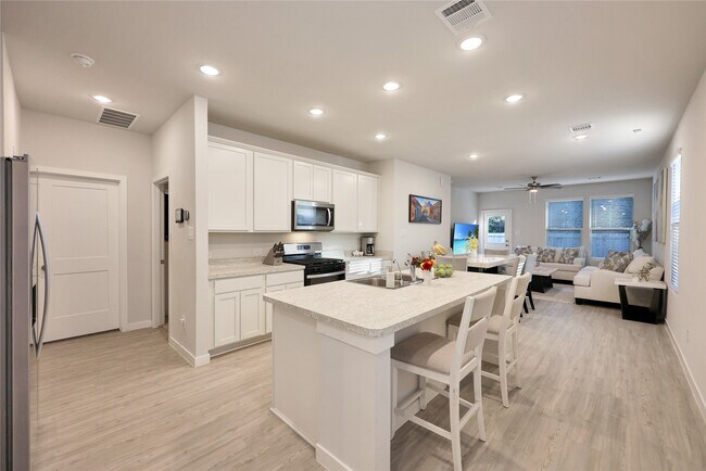 Foto del edificio - 16858 Pandora Wy