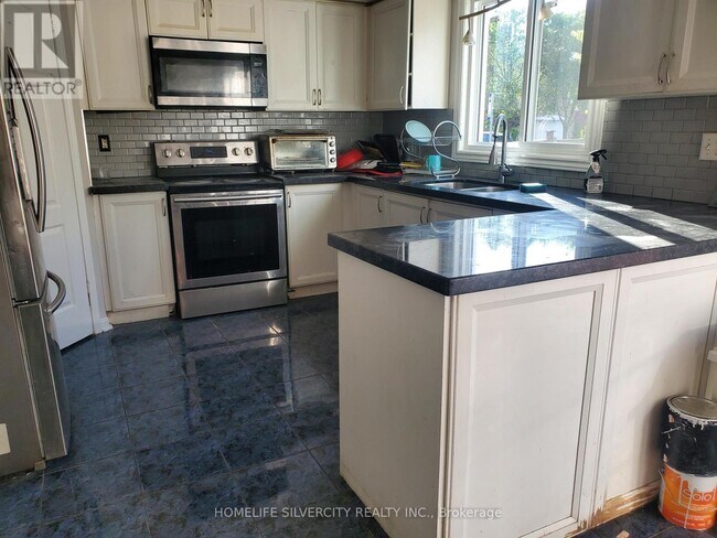 Photo du bâtiment - 700 Peter Robertson Blvd