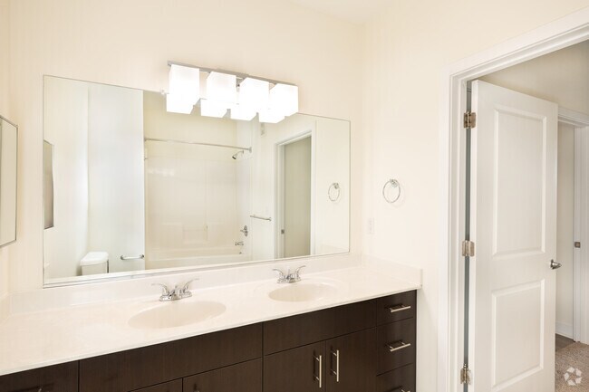 2BR, 2BA - 1,121SF - Bathroom - Diamond North Apartments