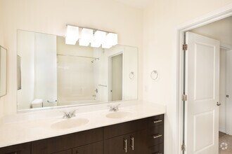 2BR, 2BA - 1,121SF - Bathroom - Diamond North Apartments